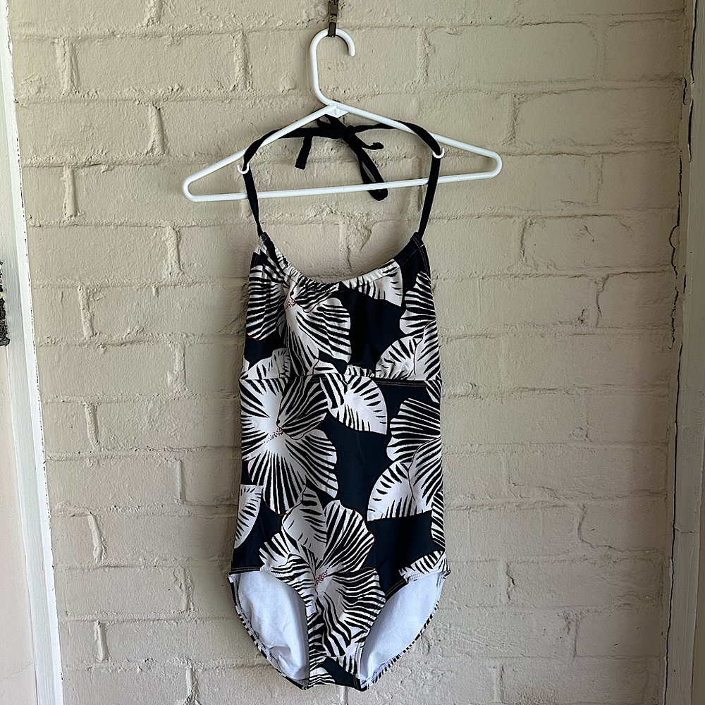 Mossimo Supply Co size medium black and white tropical floral one piece swimsuit